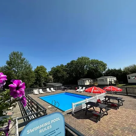 Static 19 Hotel Llandysul Buitenkant foto